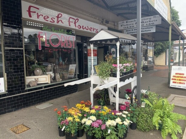 alan-randell-smith-florist-maryborough-big-1