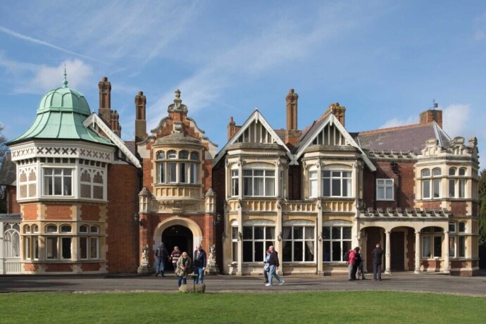 unearth-the-cultural-and-art-deco-hotspots-with-the-tailor-made-london-tours-big-0
