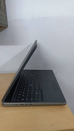 dell-precision-7510-156in-laptop-core-i7-6820hq-27ghz-16gb-ram-512gb-ssd-big-1
