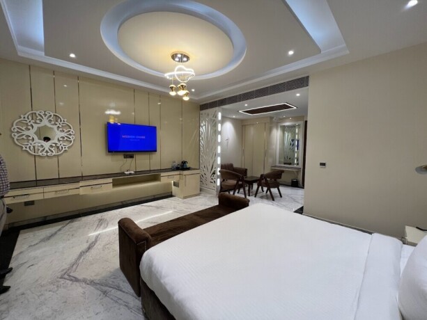 cheap-hotels-in-greater-noida-lime-tree-hotels-big-2