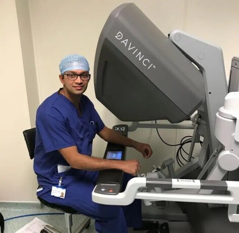 dr-chintamani-godbole-gastrointestinal-surgeon-big-1