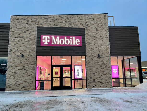 t-mobile-store-grand-forks-big-2