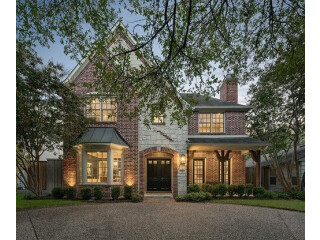 Unveiling Captivating Titles for Modern Luxury Homes in Texas