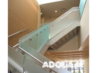 Choose the modern stairs glass railings to gain exclusive sophistication